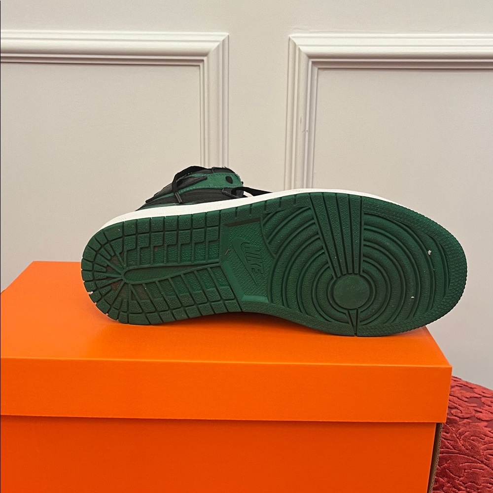 Jordan 1 Nike Men's Black and Green High-Top Sneakers - Picture 3 of 6